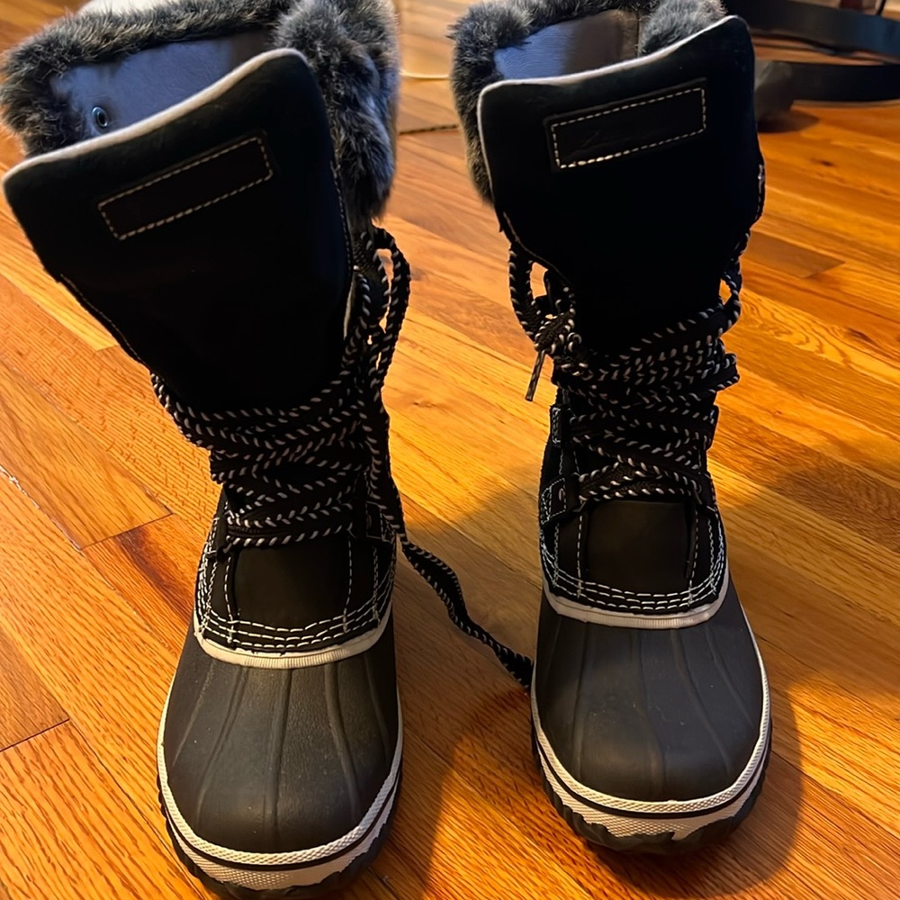 Eddie Bauer winter boots NWOT